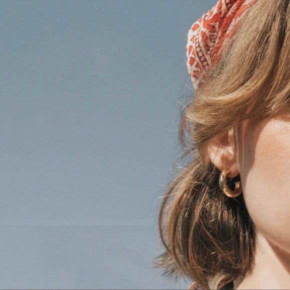 18K Solid Gold Plated Freya Minimalistic Hoops Earrings - Picture 4 of 6